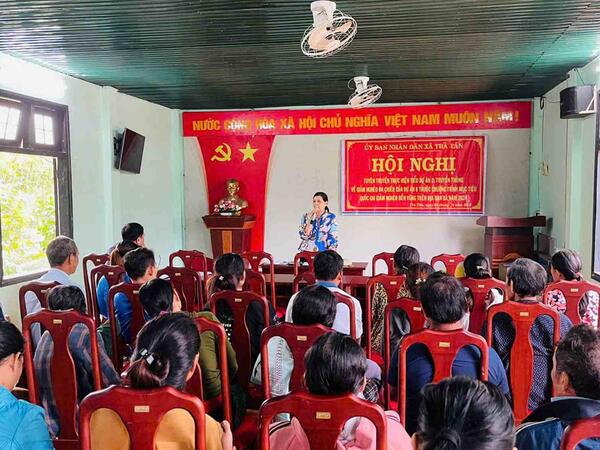 Phòng Tư pháp phối hợp với UBND xã Trà Tân và xã UBND Trà Lâm truyền thông Tiểu Dự án 2: Truyền thông về giảm nghèo đa chiều