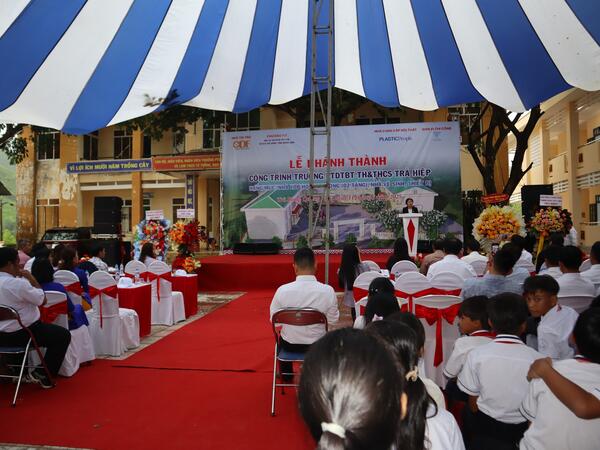 TRÀ BỒNG: KHÁNH THÀNH CÔNG TRÌNH TRƯỜNG PTDTBT TH&THCS TRÀ HIỆP